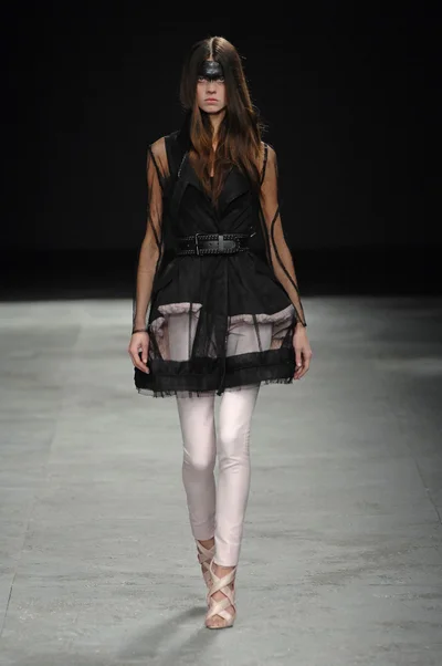 Look 10